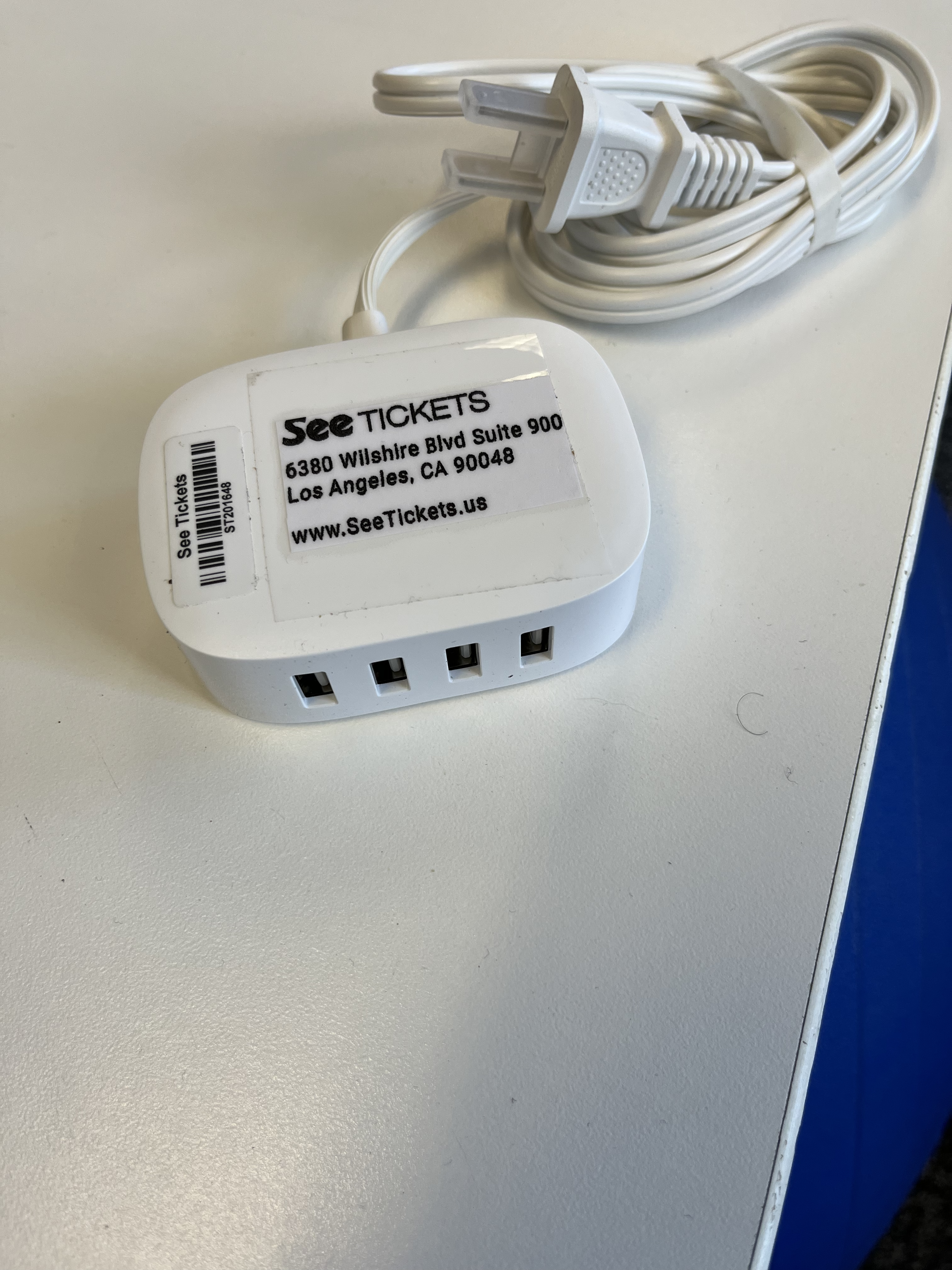 4-port_anker_charger_with_cable.png